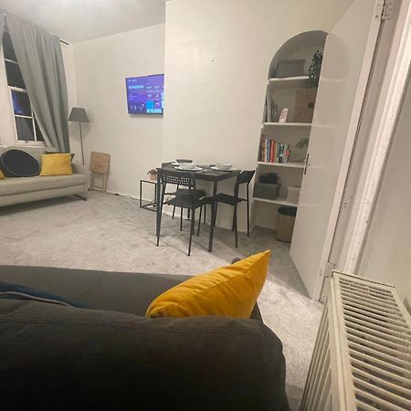 Tooting Lodge London - Cosy 2 Bedroom House With Garden, 5 Mins Walk To Tube Station Exterior photo