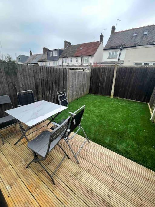 Tooting Lodge London - Cosy 2 Bedroom House With Garden, 5 Mins Walk To Tube Station Exterior photo