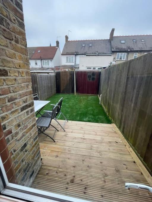Tooting Lodge London - Cosy 2 Bedroom House With Garden, 5 Mins Walk To Tube Station Exterior photo