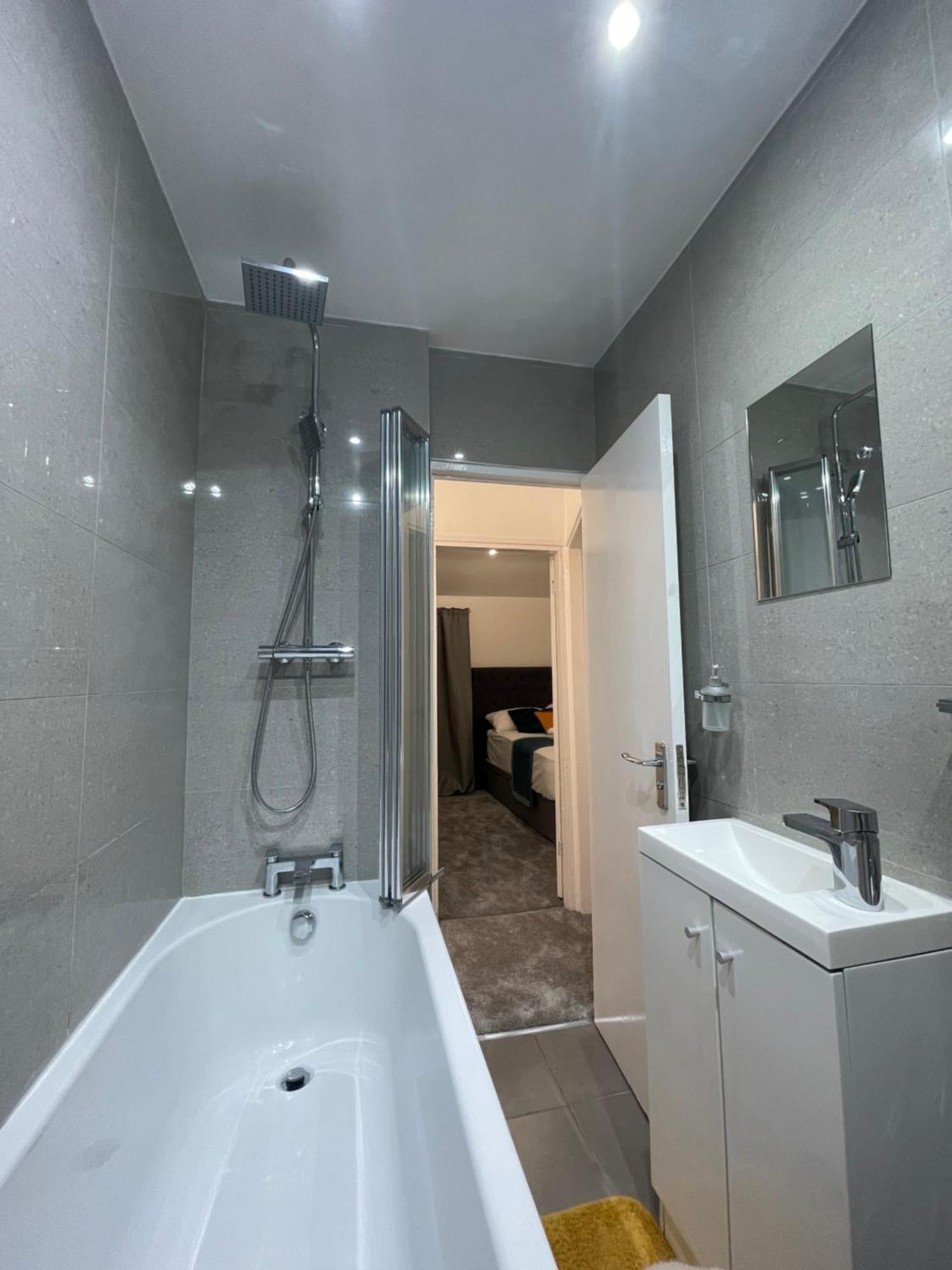 Tooting Lodge London - Cosy 2 Bedroom House With Garden, 5 Mins Walk To Tube Station Exterior photo