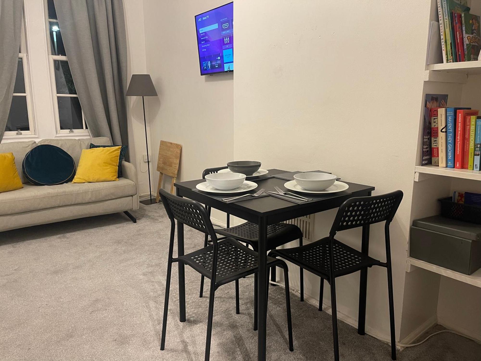Tooting Lodge London - Cosy 2 Bedroom House With Garden, 5 Mins Walk To Tube Station Exterior photo