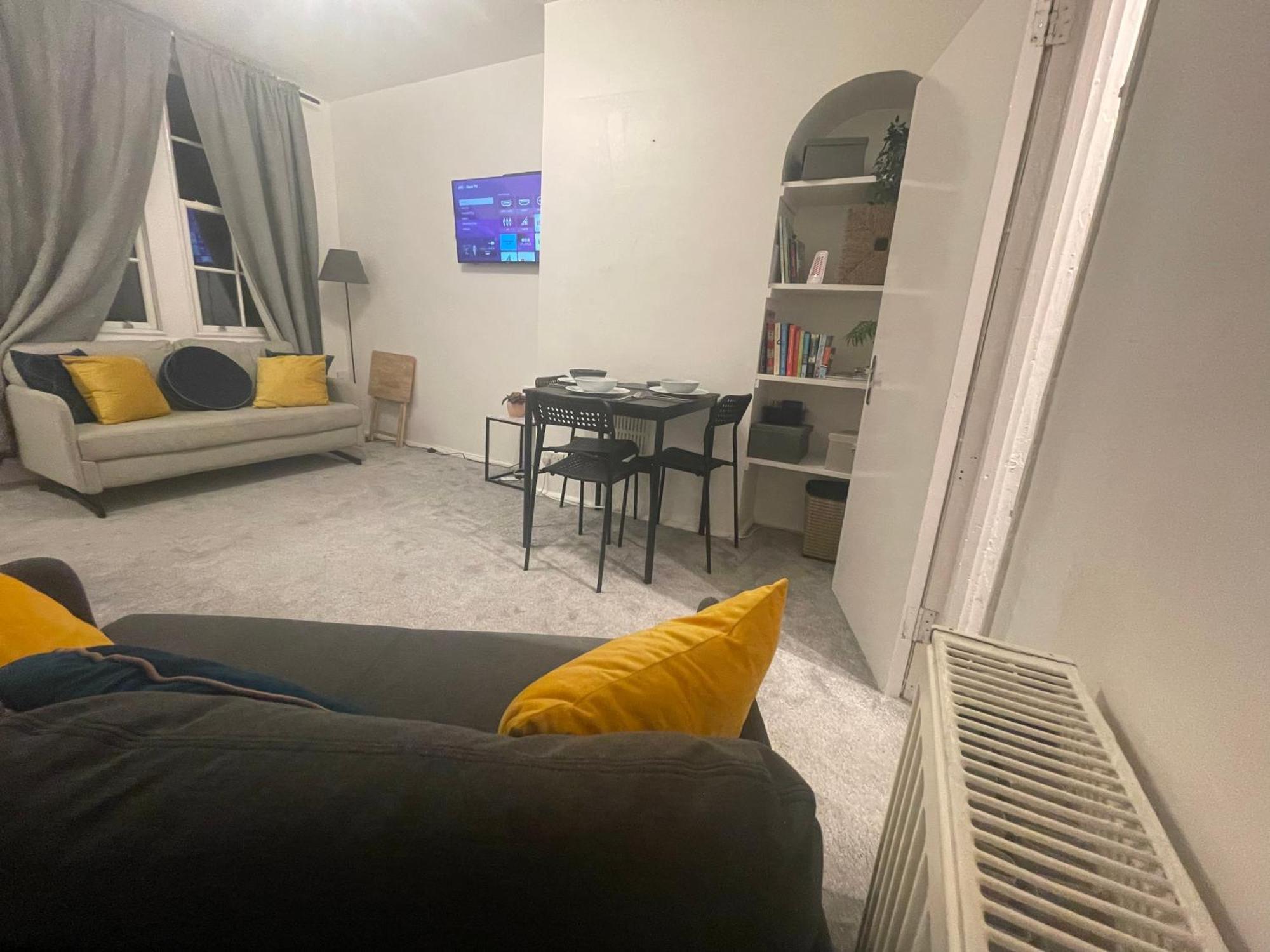 Tooting Lodge London - Cosy 2 Bedroom House With Garden, 5 Mins Walk To Tube Station Exterior photo
